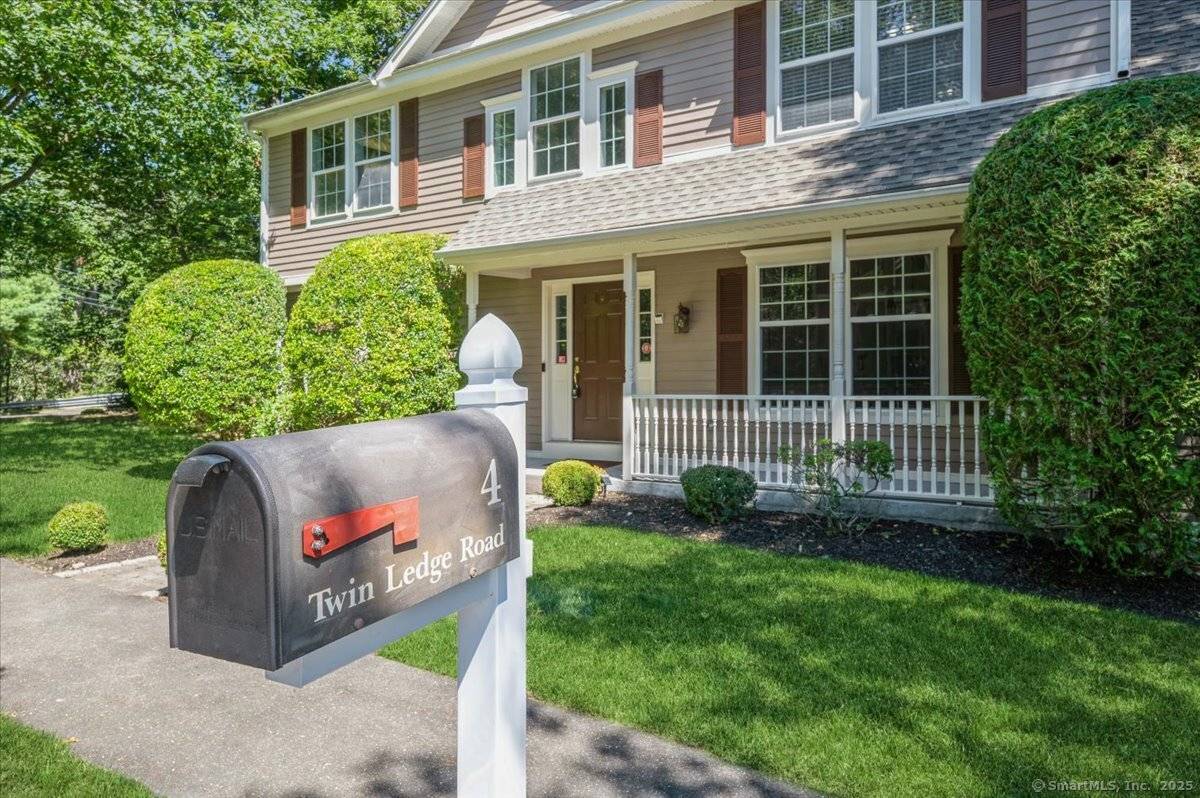 Immaculate colonial in the Twin Ledge Association.