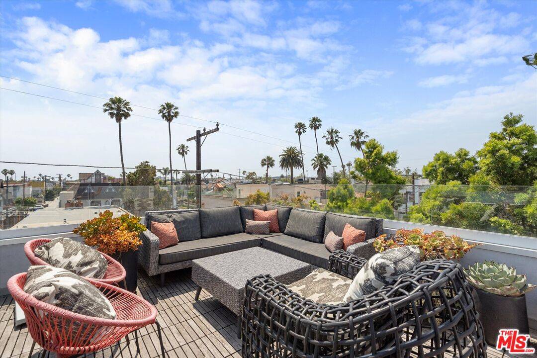 483   Carroll Canal Ct 3BR Marina Del Rey La