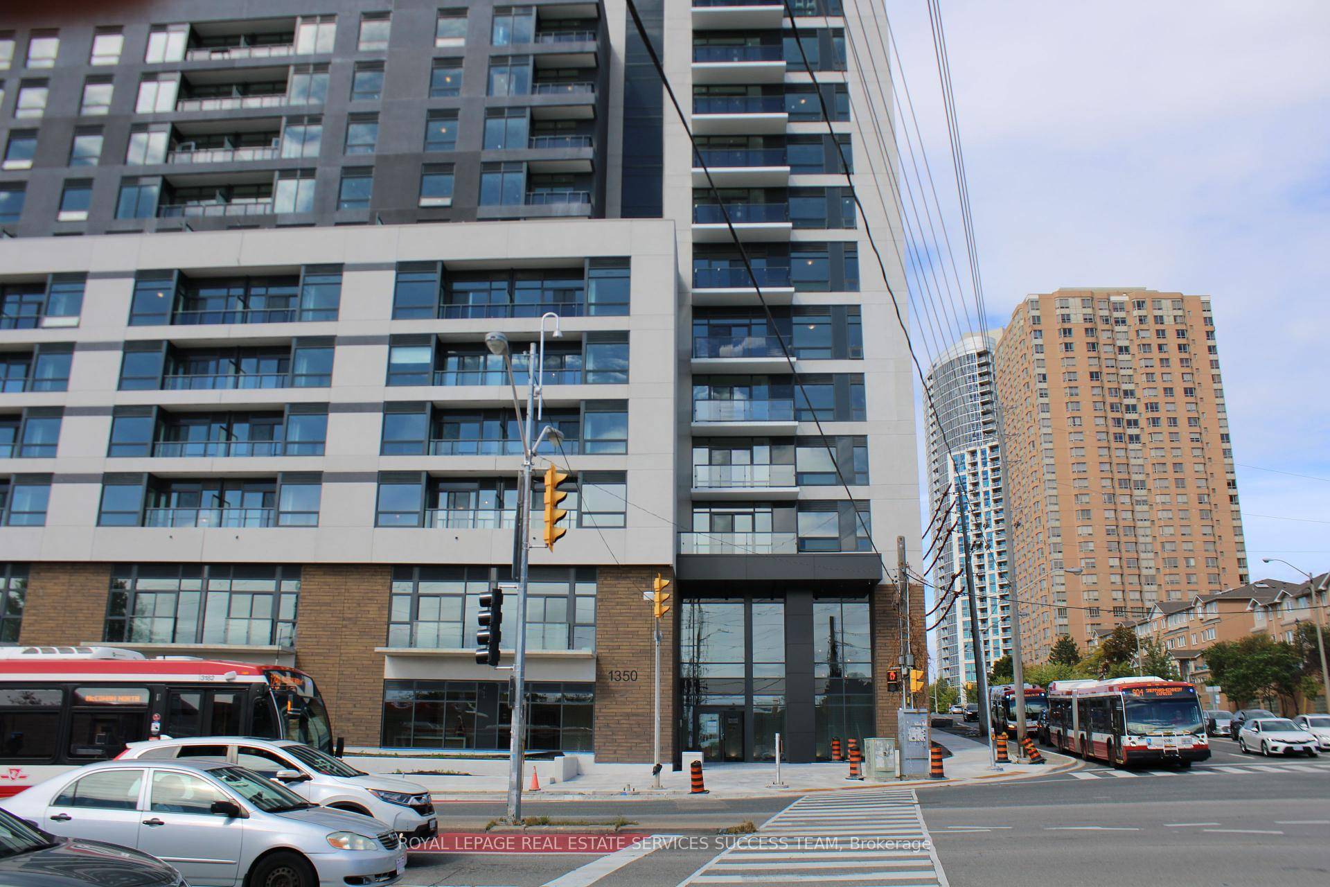 Welcome to Elle Condo ! Luxury living eastward.