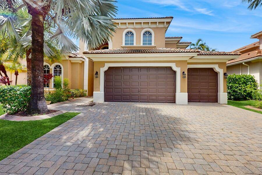 Luxury Waterfront Home in Prime West Palm Beach LocationDiscover the perfect blend of luxury, comfort, and Florida living in this stunning waterfront home nestled in one of West Palm Beach's ...