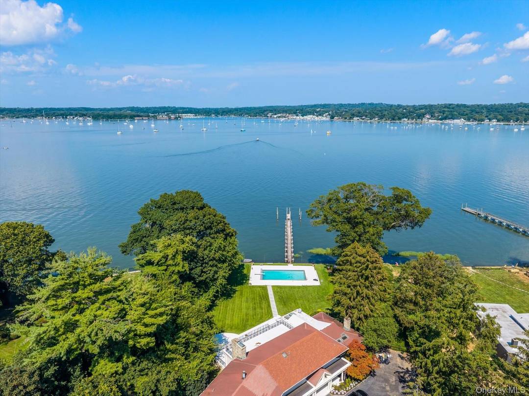Welcome to an extraordinary opportunity to own a magnificent waterfront estate located in the heart of Kings Point, one of Long Island s most coveted communities.