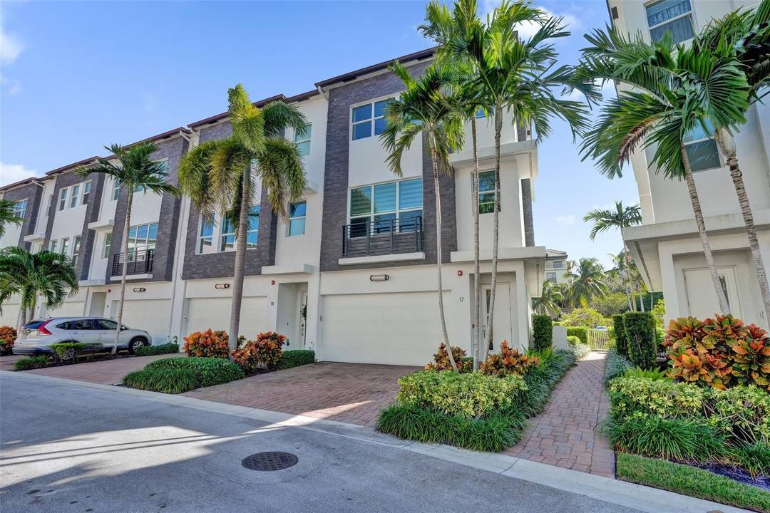 Welcome to your exquisite riverfront retreat !
