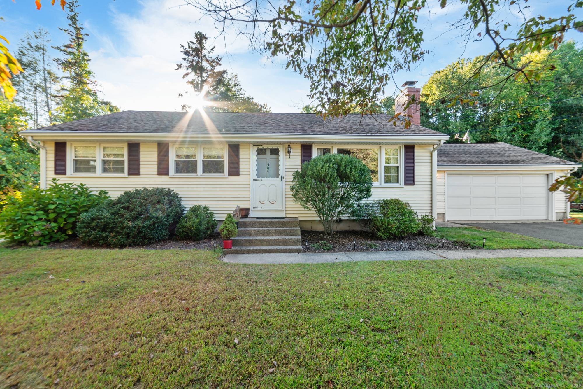 First time homebuyers, here's the one you've been waiting for move in ready with room to add your personal style !