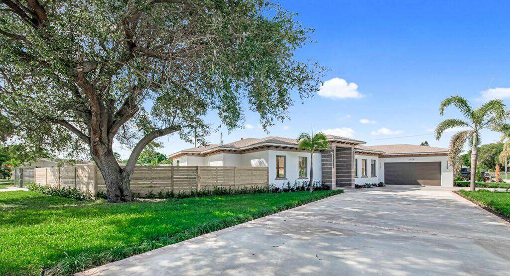Stylish home 4 bedrooms and 4.