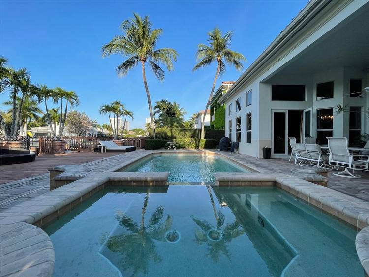 Waterfront Large 2 Story House with 4 bed rooms 4.