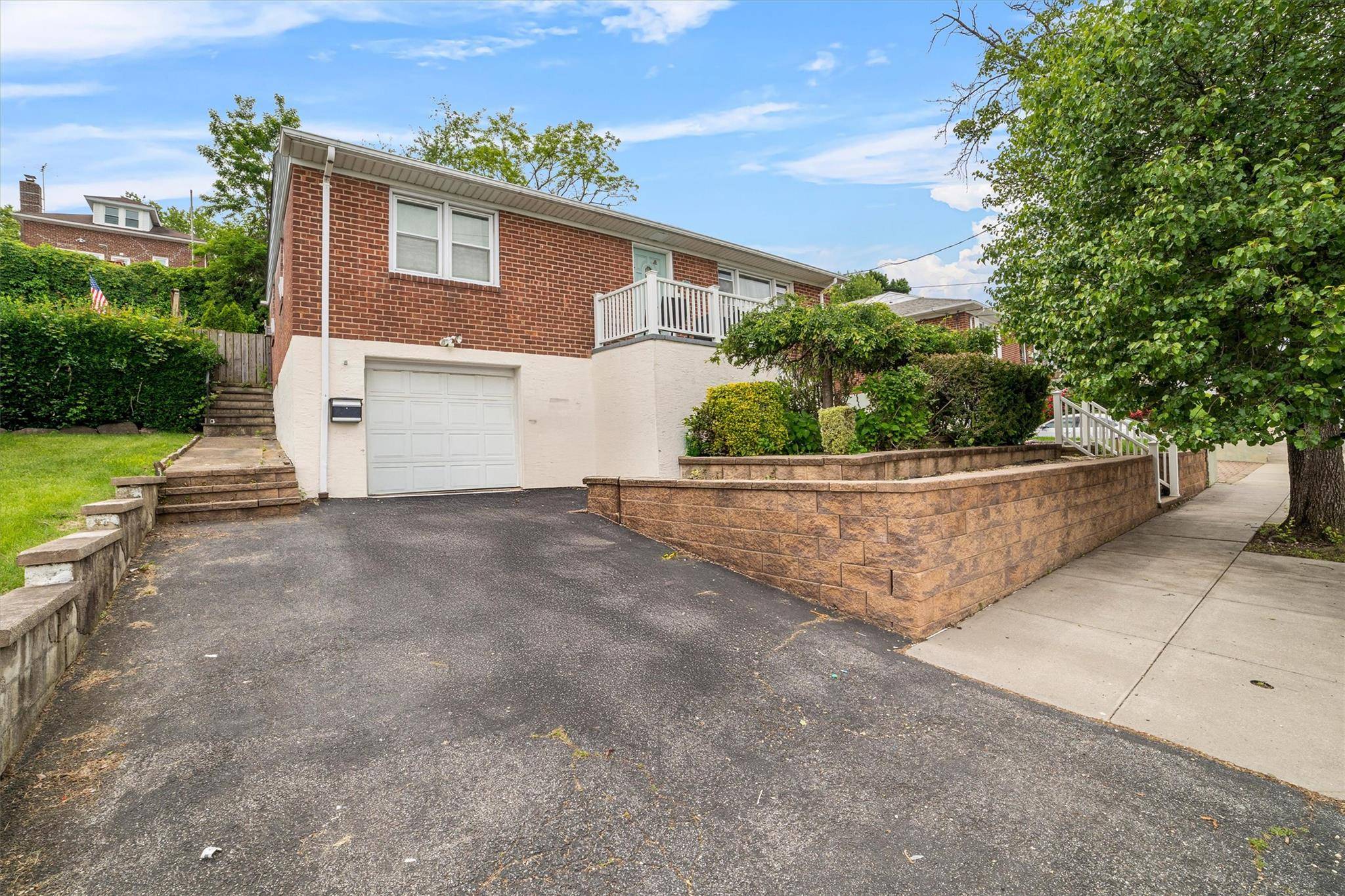 Welcome to your dream home, a perfect blend of comfort amp ; convenience for 1st time buyers and commuters alike !