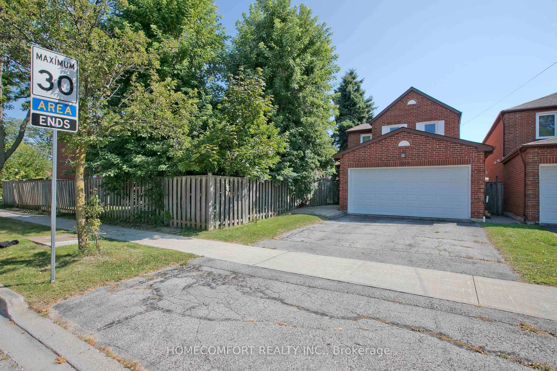 Well Kept, Bright 3000 sqft living space 4 1 Bedrooms, Double Garage Detached House With Sep Entrance In a High demand Community.