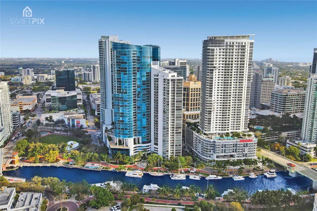 Impeccable amp ; fully renovated Lexington on the 31st floor in iconic Las Olas River House.