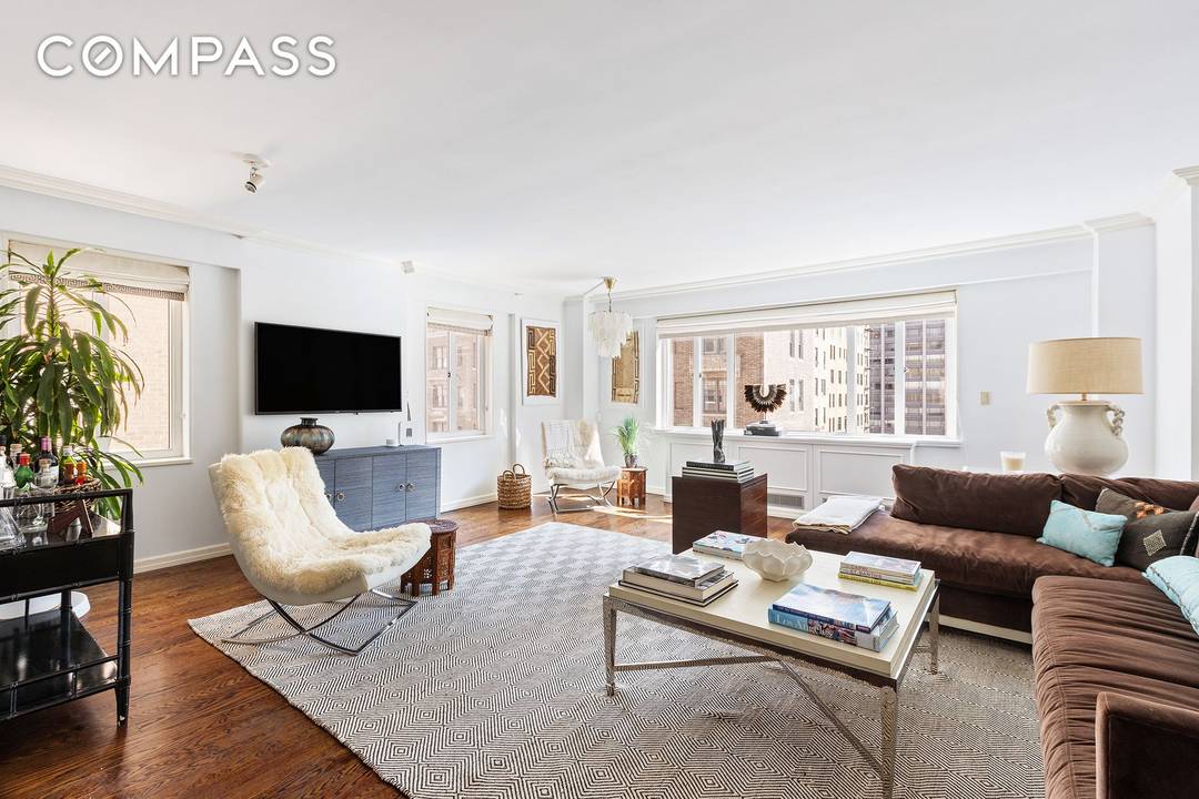 In the heart of Lenox Hill, this exceptionally large one bedroom, one and a half bathroom co op at 135 East 71st Street offers rarely found scale and proportions.