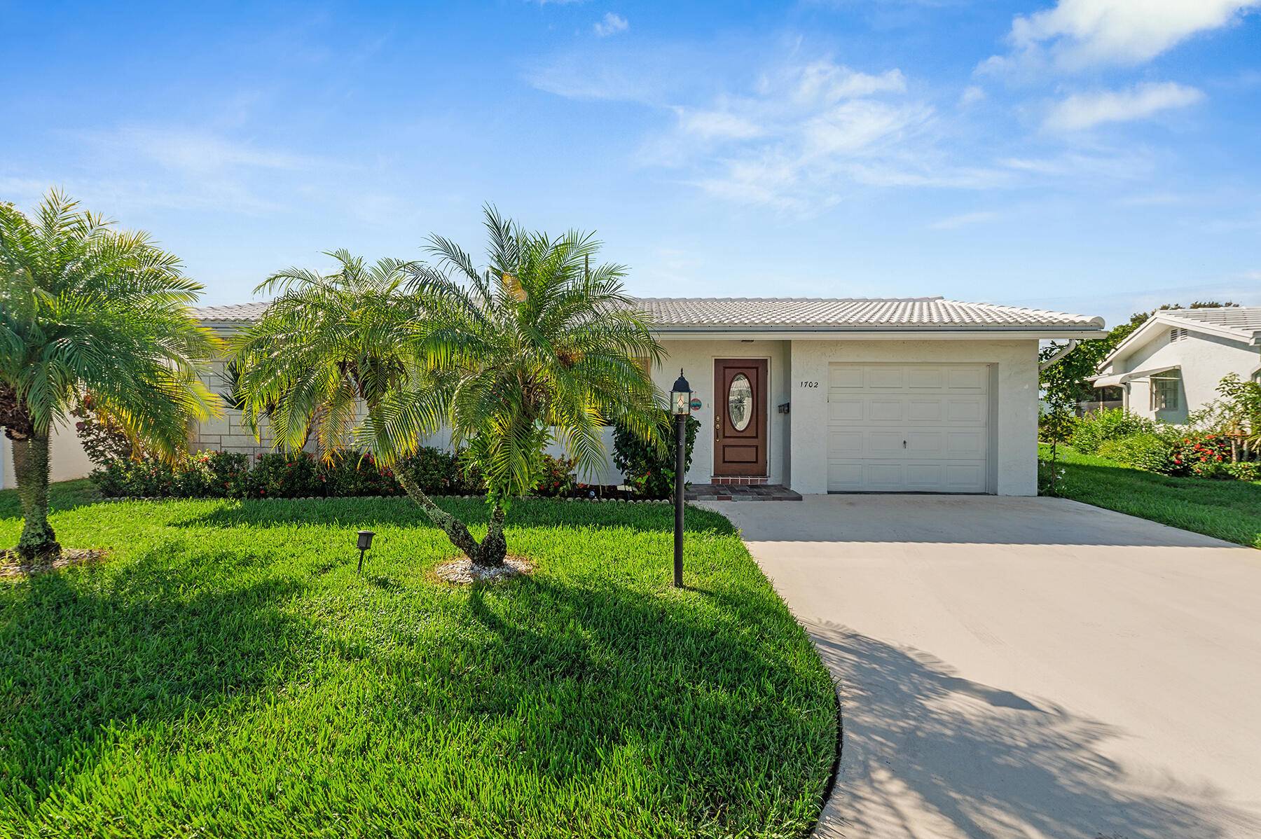 Great value for this updated Challenger with split bedroom arrangement with two master suites.