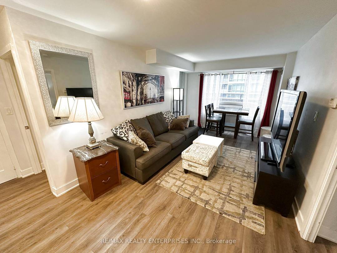 3 Bedroom Condo fits 1 King Bed and 2 Queen Beds over 1, 000 Sf of Living Space with 26' Terrace gt ; Breathtaking South View Cn Tower amp ; ...