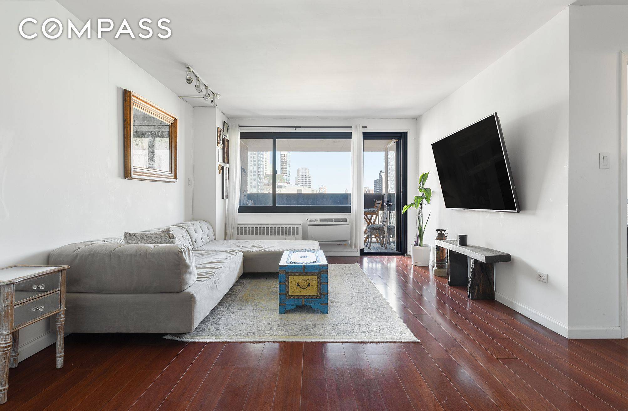 Welcome home to Unit 25H at 333 Pearl Street.