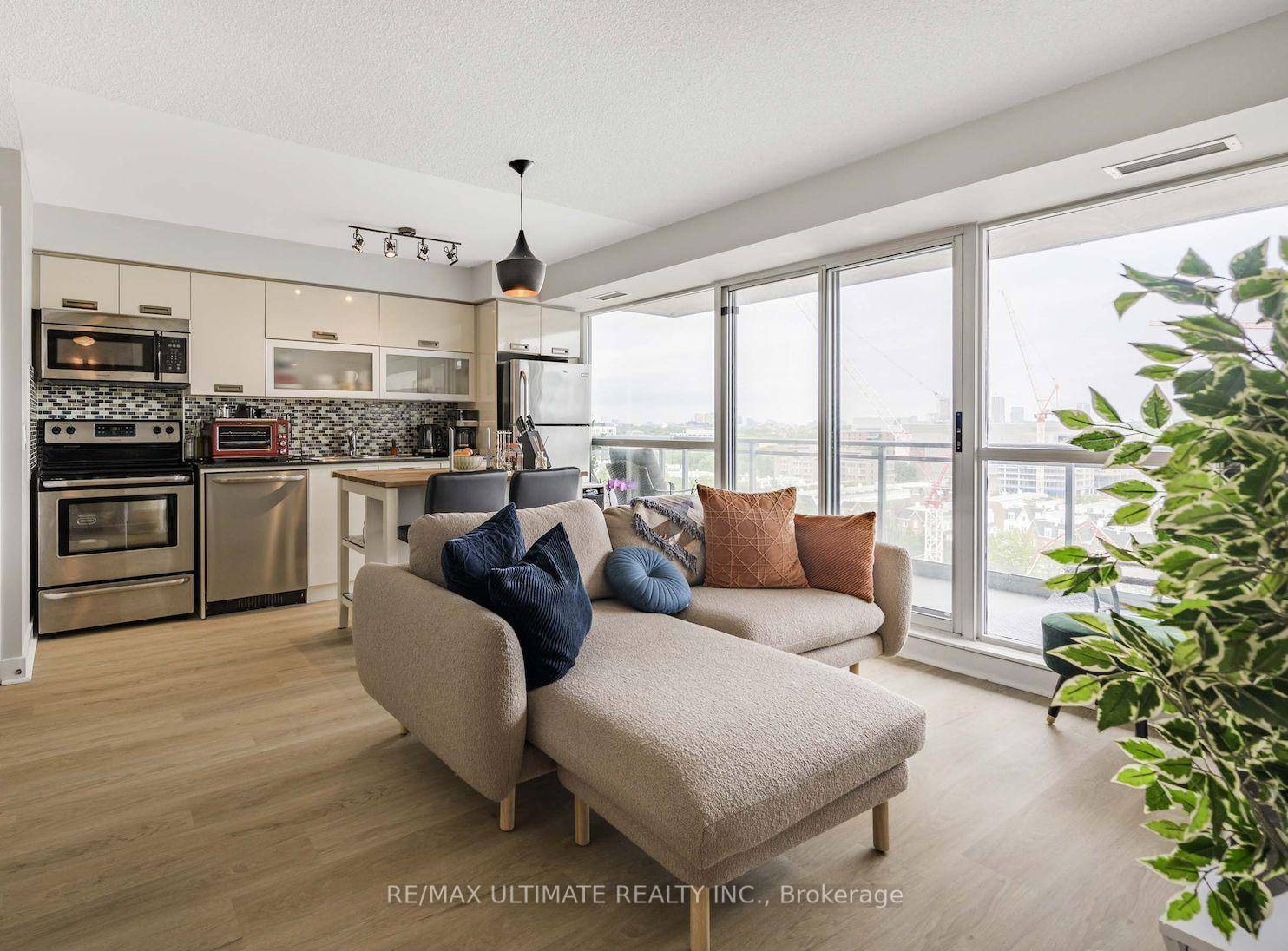 Step into life at Vibe Condos, right in the heart of Liberty Village, where every detail of this 1 1 bedroom suite is designed to make you feel right at ...