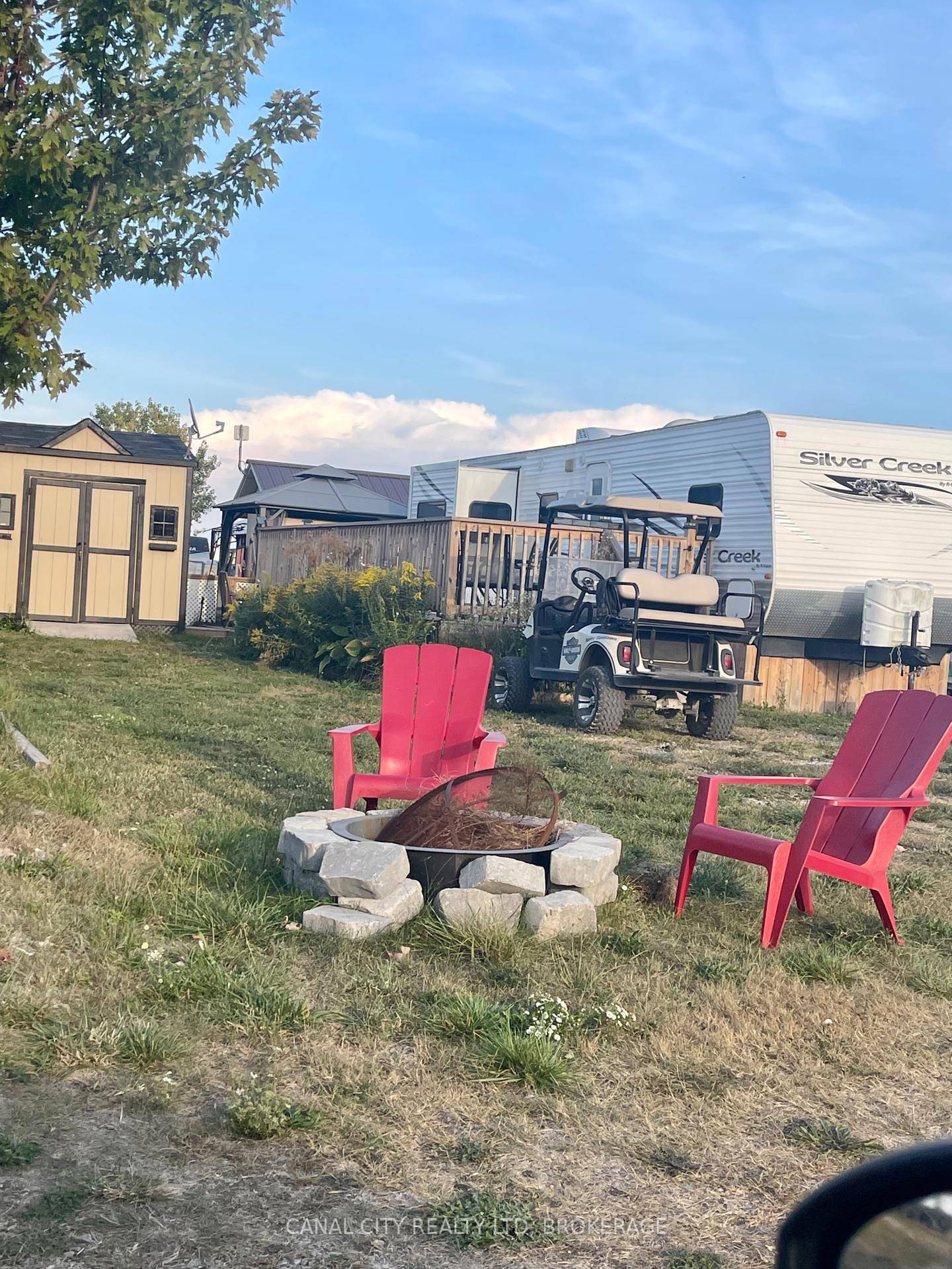 Beautifully renovated and spacious Mobile home located in Maitland Shores Dunnville.