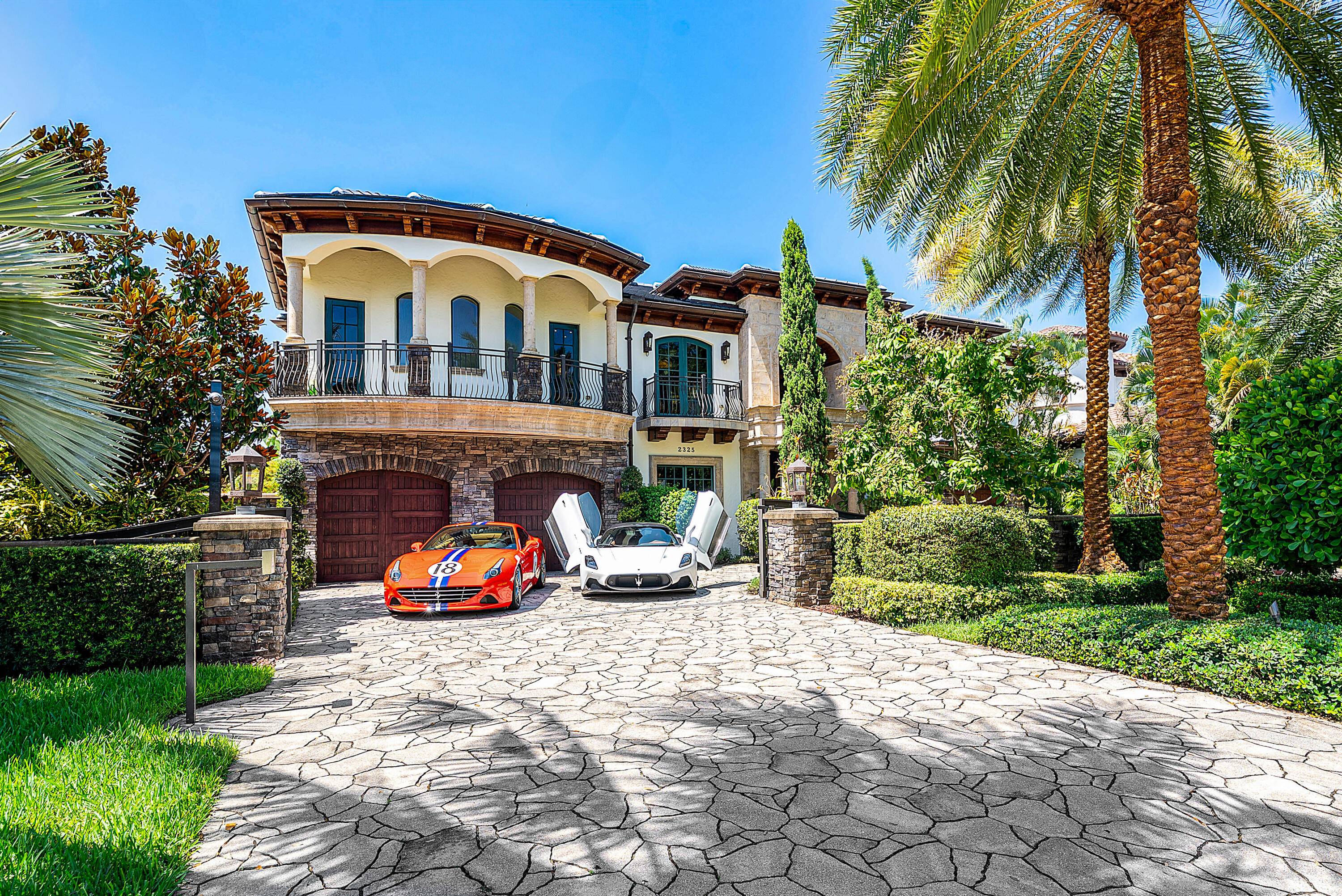 Welcome to Villa Tremezzo A Gated West Coast Contemporary Masterpiece in Lighthouse PointTailored for the world's most discerning buyers, this estate suits the lifestyle of billionaires offering timeless, enduring value ...