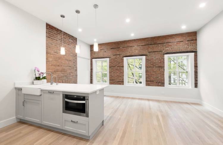 Brand New Sun filled 2 Bedroom AVAILABLE NOW in historic Gramercy Park TownhouseNestled in the heart of Gramercy Park, this stunning 2 bedroom, 1 bath home offers the perfect blend ...
