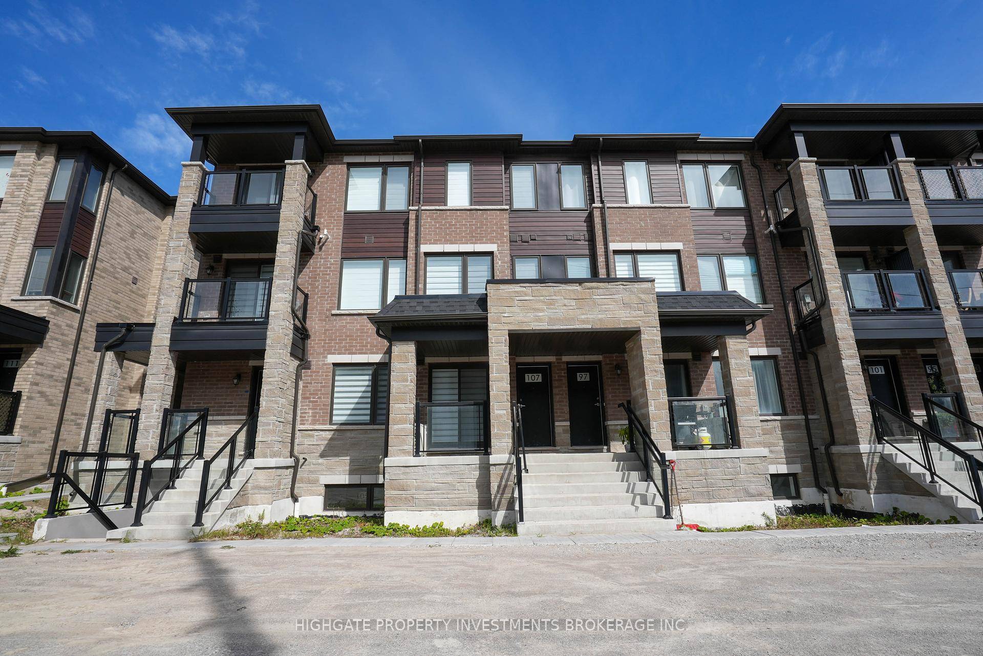 Bright amp ; Spacious 3 Bed, 2 Bath Mapleview Yonge.