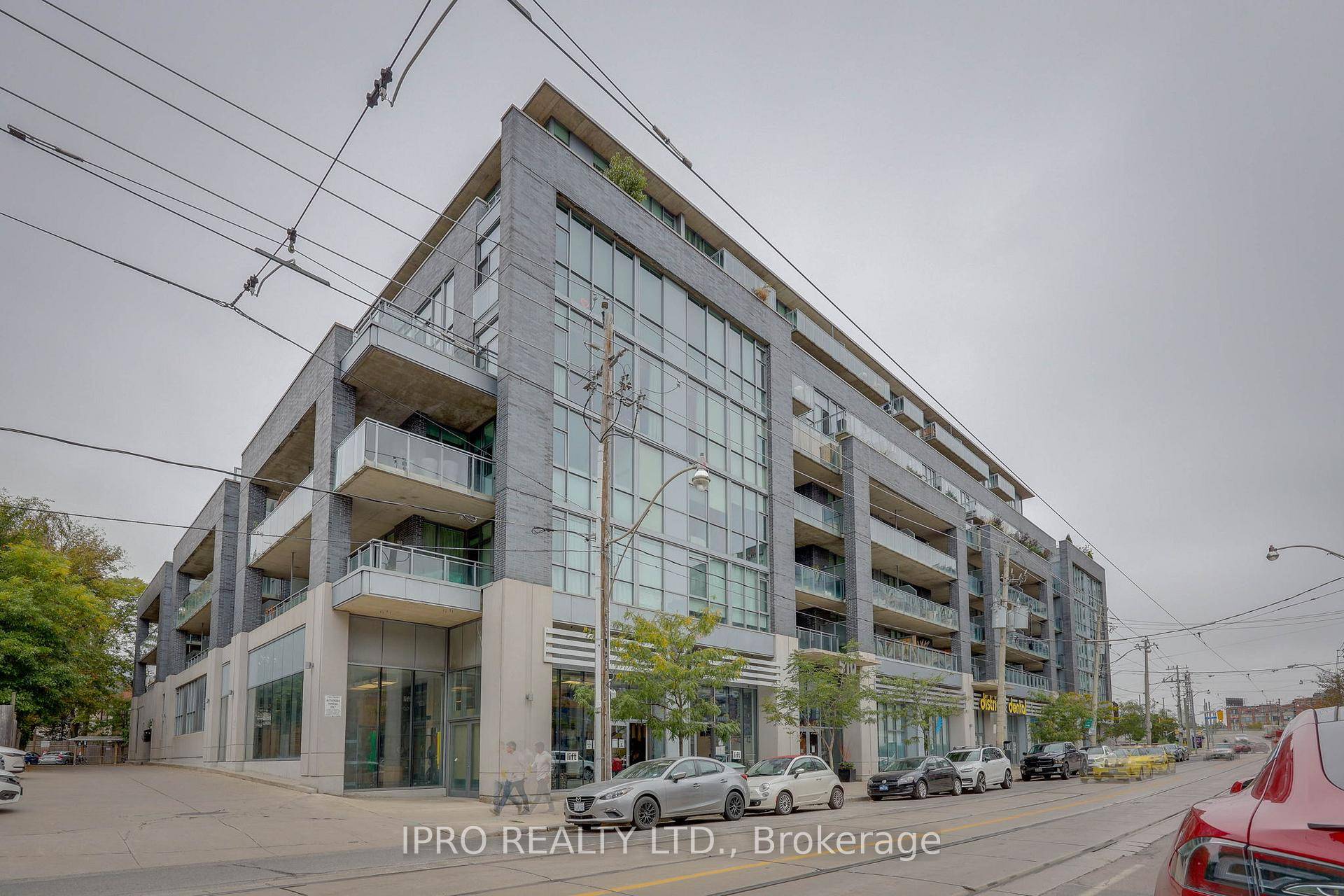 Stylish Loft Living Corktown District Not To Be Missed !