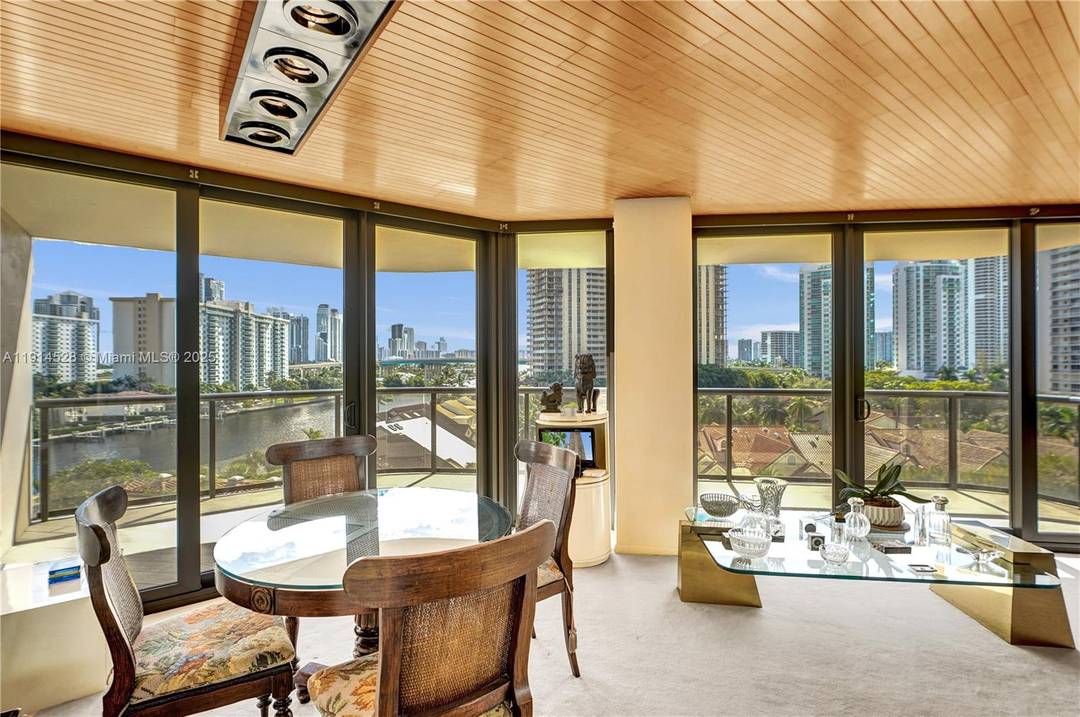Prime Turnberry Isle location 2BD 2BA unit, 1, 522 SF, in the most desirable location within the bldg.