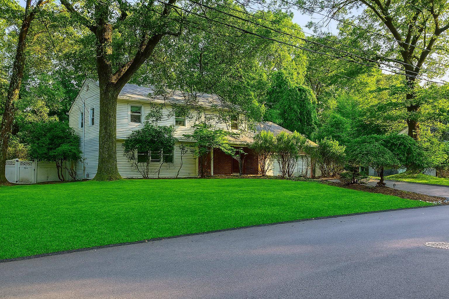 Attention Homebuyers, Renovators, and Visionary Buyers !