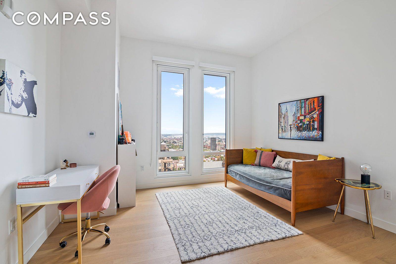 Start your mornings with an amazing sunrise and an inspiring view of the Columbia Street waterfront 20 floors high in the sky in this sophisticated one bedroom in Brooklyn Heights's ...