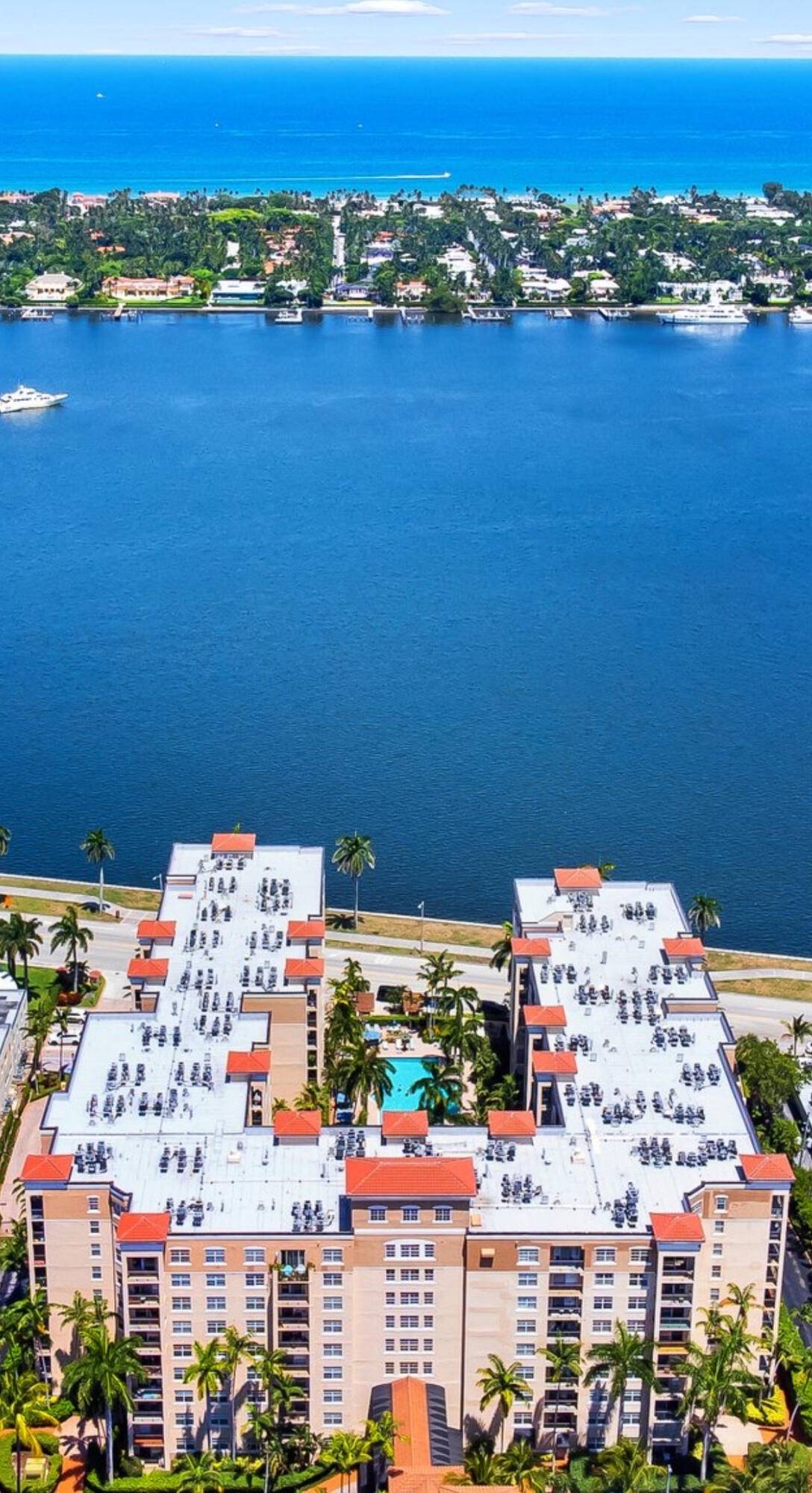 Experience resort style living in this beautifully maintained 1 bedroom penthouse floor condo at Flagler Pointe, ideally situated along the Intracoastal Waterway.