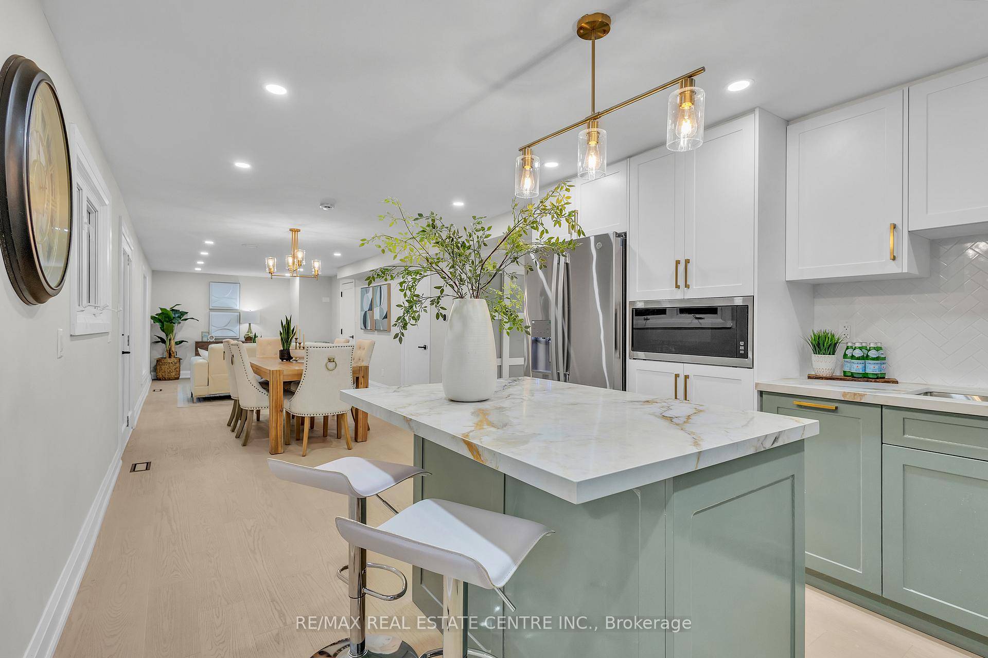 Luxurious Renovated Home in Prime Kortright Neighbourhood 5 Bedrooms, 2 Master Suites !