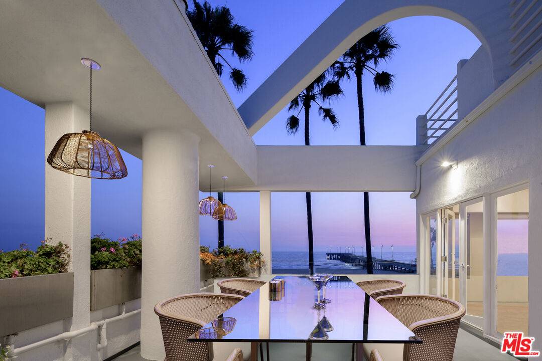 3111   Ocean Front Walk LA