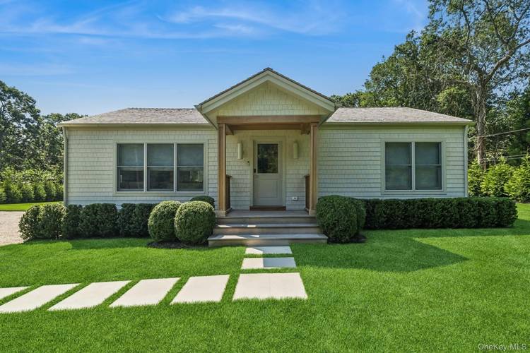 Charming East Hampton New Construction 3 Bedrooms 2 baths Step into the quintessential Hamptons lifestyle with this magnificently renovated 3 bedroom, 2 bathroom cottage at 96 Town Lane just 5 ...