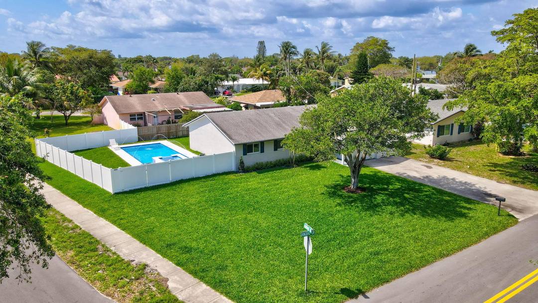 Welcome to this beautifully renovated single family home in the heart of Delray Beach, ideally positioned on a rare 9, 400 sq ft corner lot with no HOA.