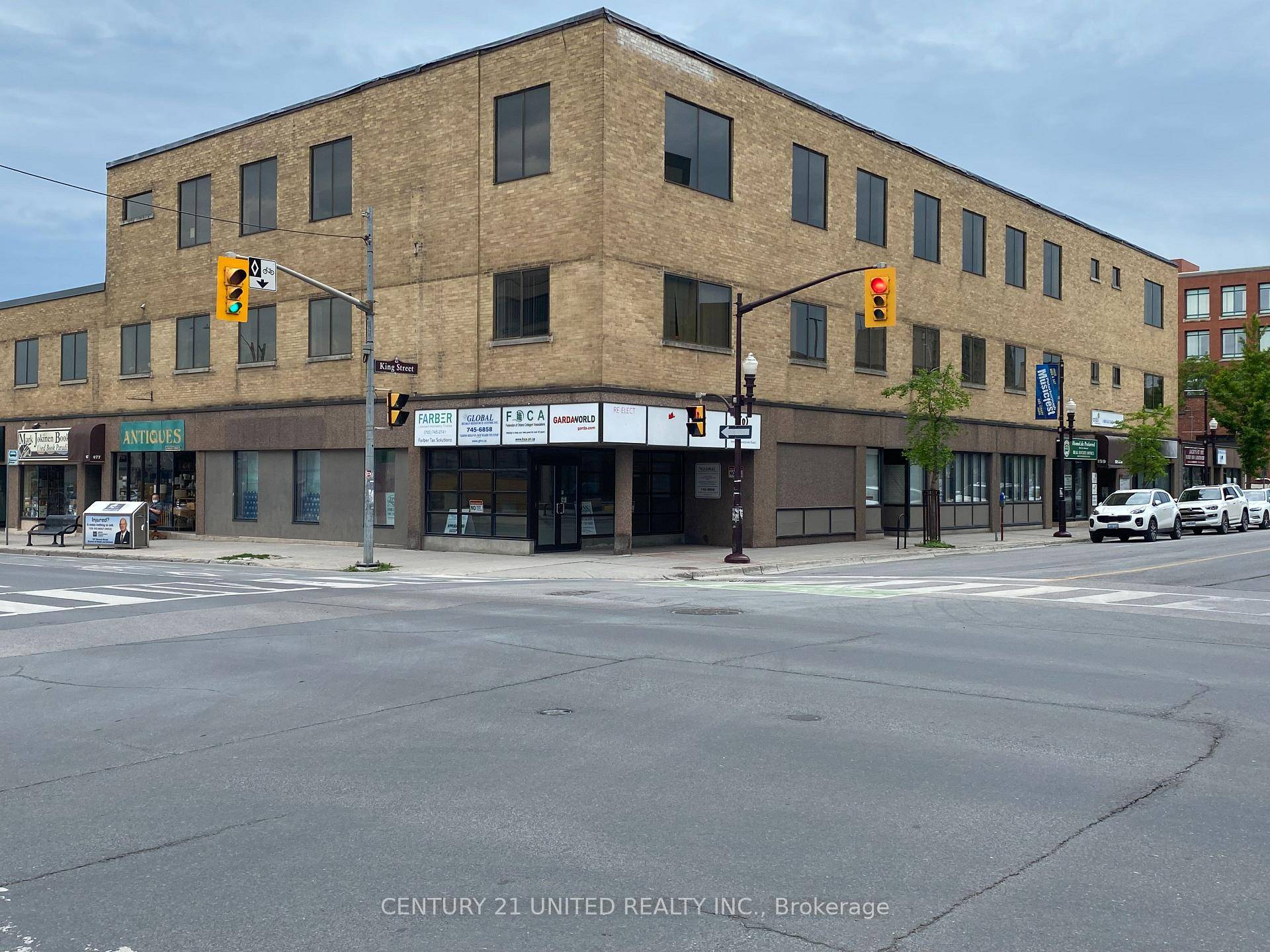 Convenient Downtown Location With Approximately 450 Sf.
