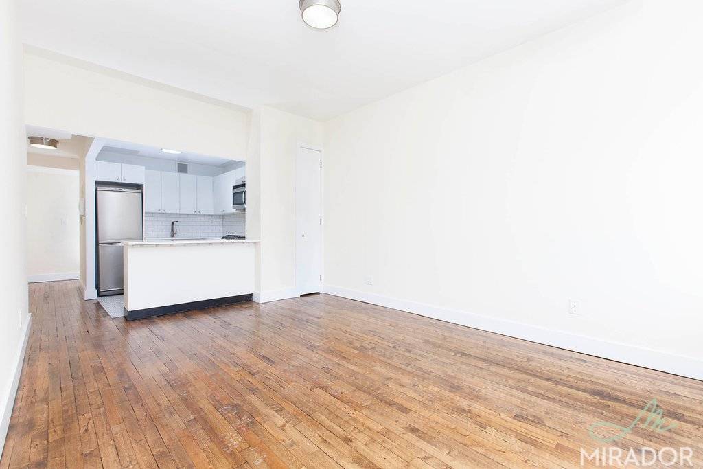 This large, sunny, renovated studio has high end finishes throughout, as well as two huge closets !