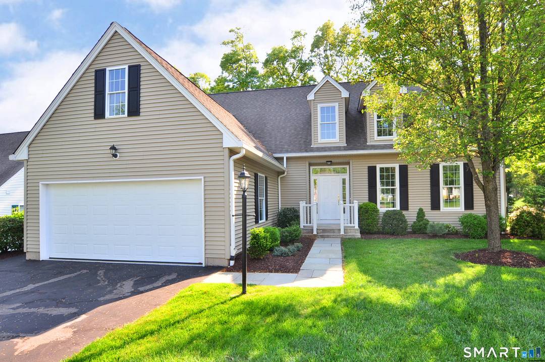 Your wait is over ! This rarely available Alcott model at Buckingham is ready to move in.