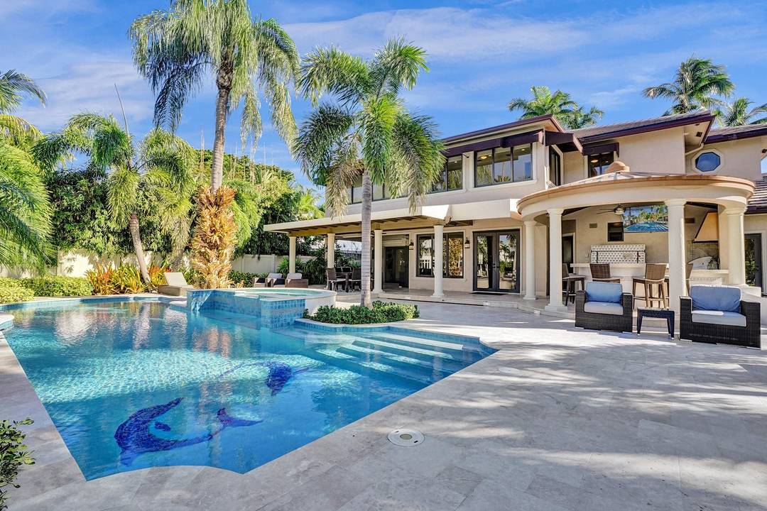 Live in luxury on Las Olas Isles with a beautifully appointed 5 bedroom, 5 bath modern residence featuring 100' feet of deep water frontage and ocean access.