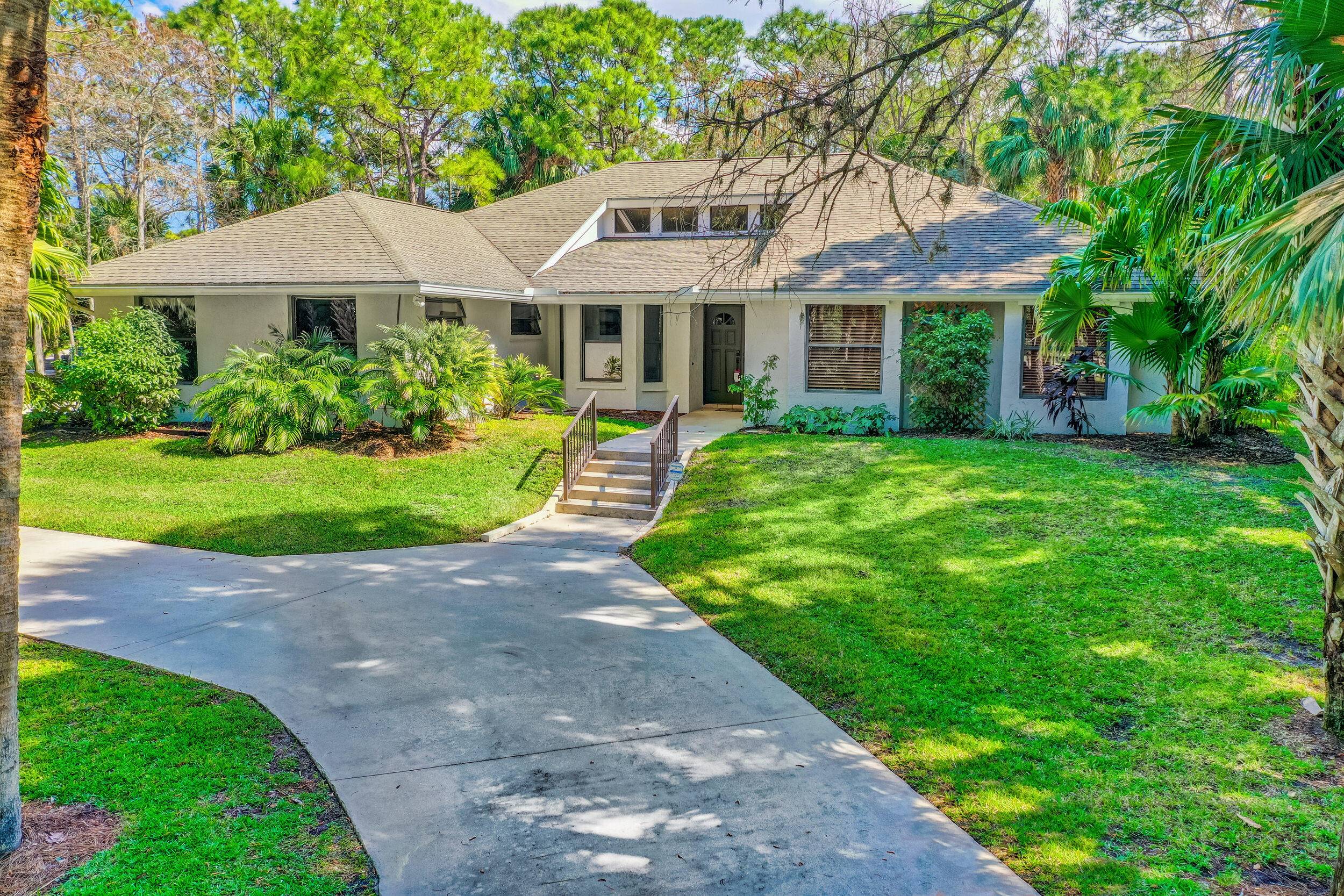 Spacious CBS home on 1. 35 lush, private acres !