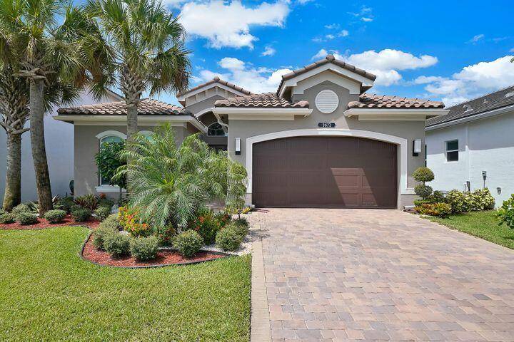 MUST SEE ! Located in the beautiful Dakota community in Delray Beach.