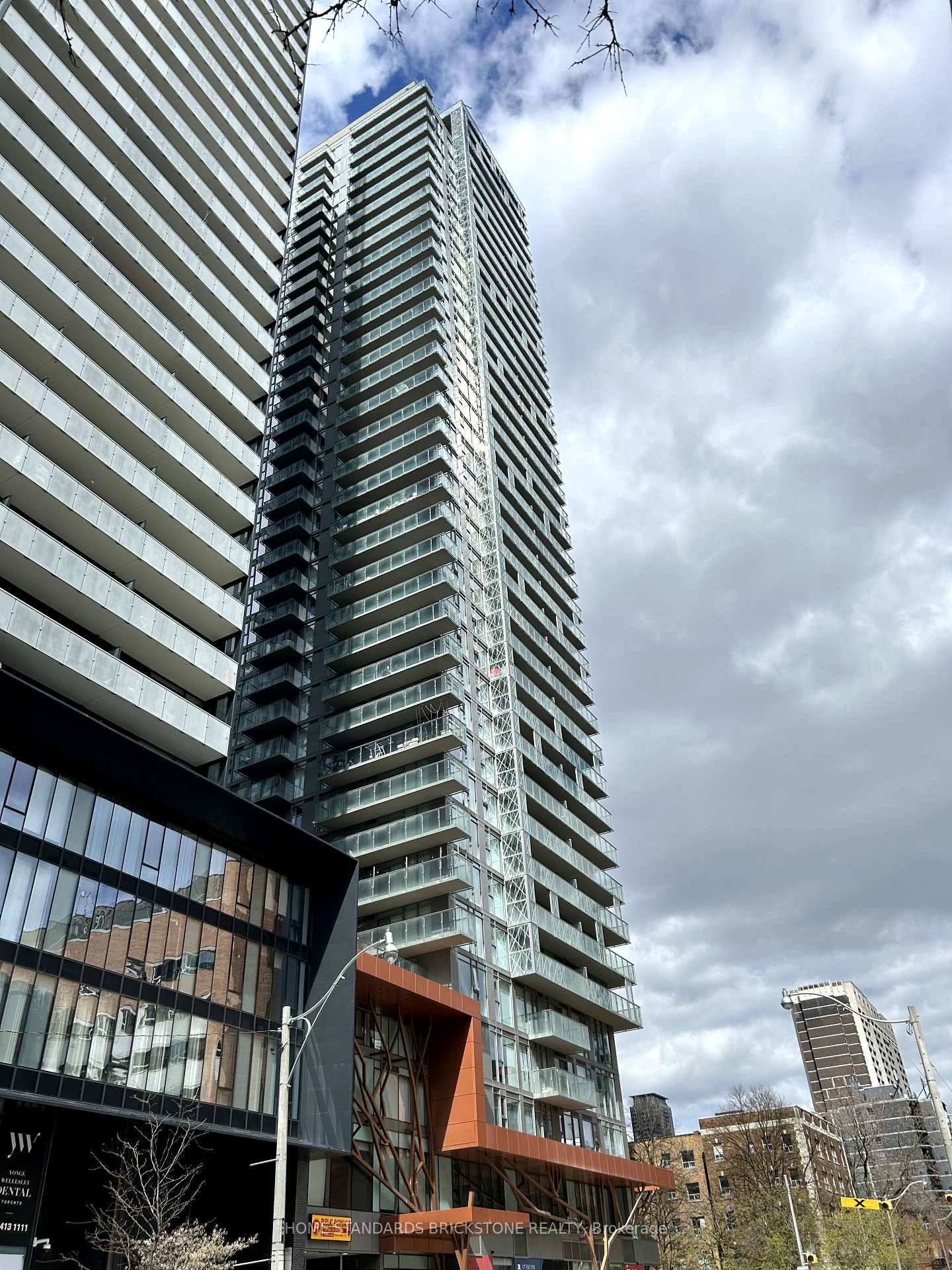 Ready to move in ! Just Next To Wellesley Subway Station, TMU amp ; U Of T, Heart Of Downtown, Close To Hospitals amp ; Eaton Center amp ; More.