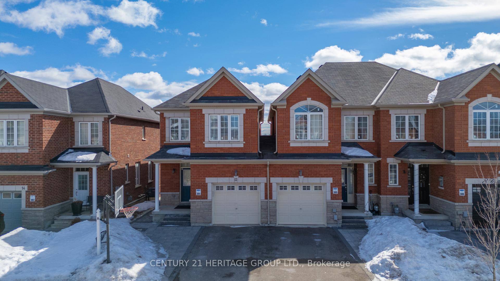 Discover this beautifully finished walkout basement apartment located in one of Richmond Hills most desirable neighborhoods.