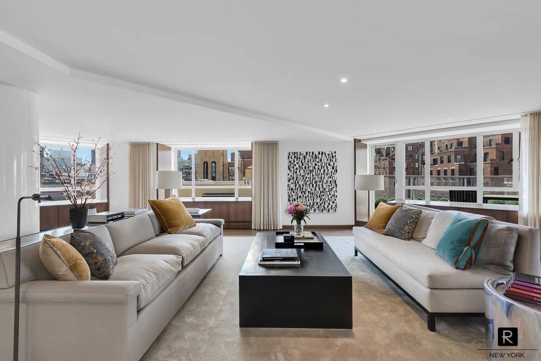 Prominently featured in Architectural Digest and impeccably transformed by celebrated architect and designer Russell Groves, this exceptional home spans 5, 200 sq.