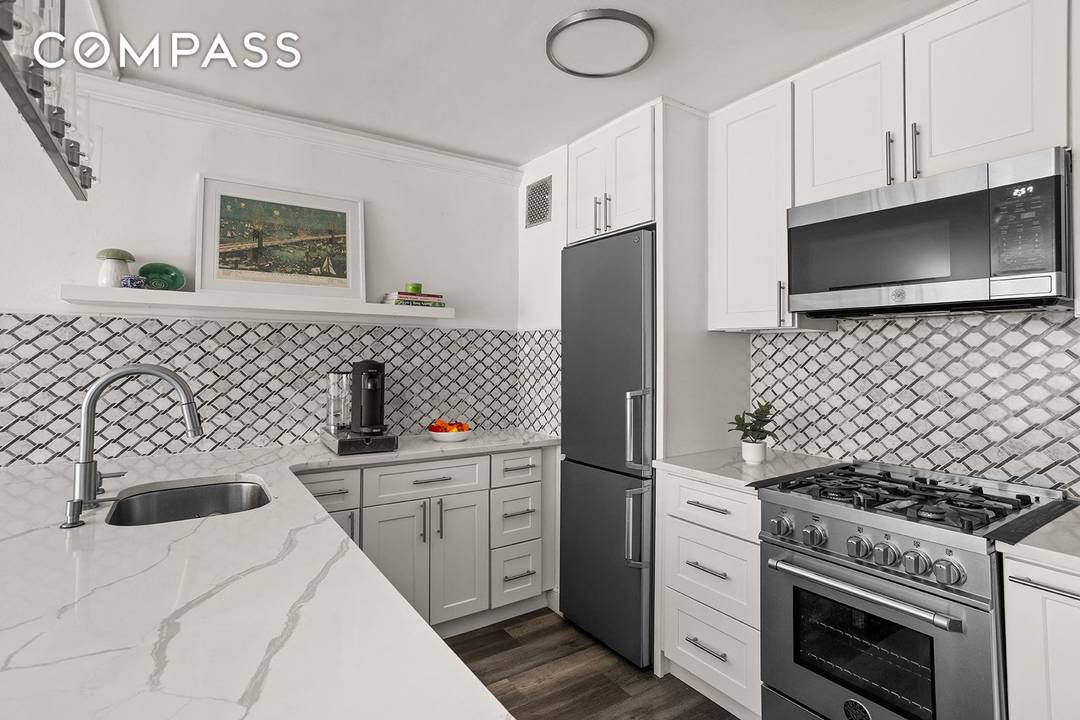 Fall in Love with this Sweetheart of an Apartment !