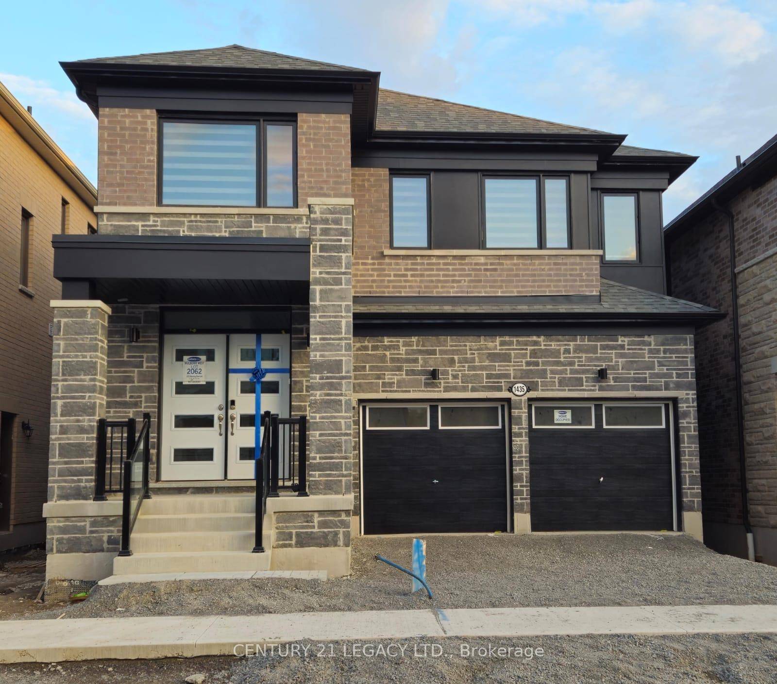 1 Year new 4 bed 4 bath detached home with ultra modern finishes.