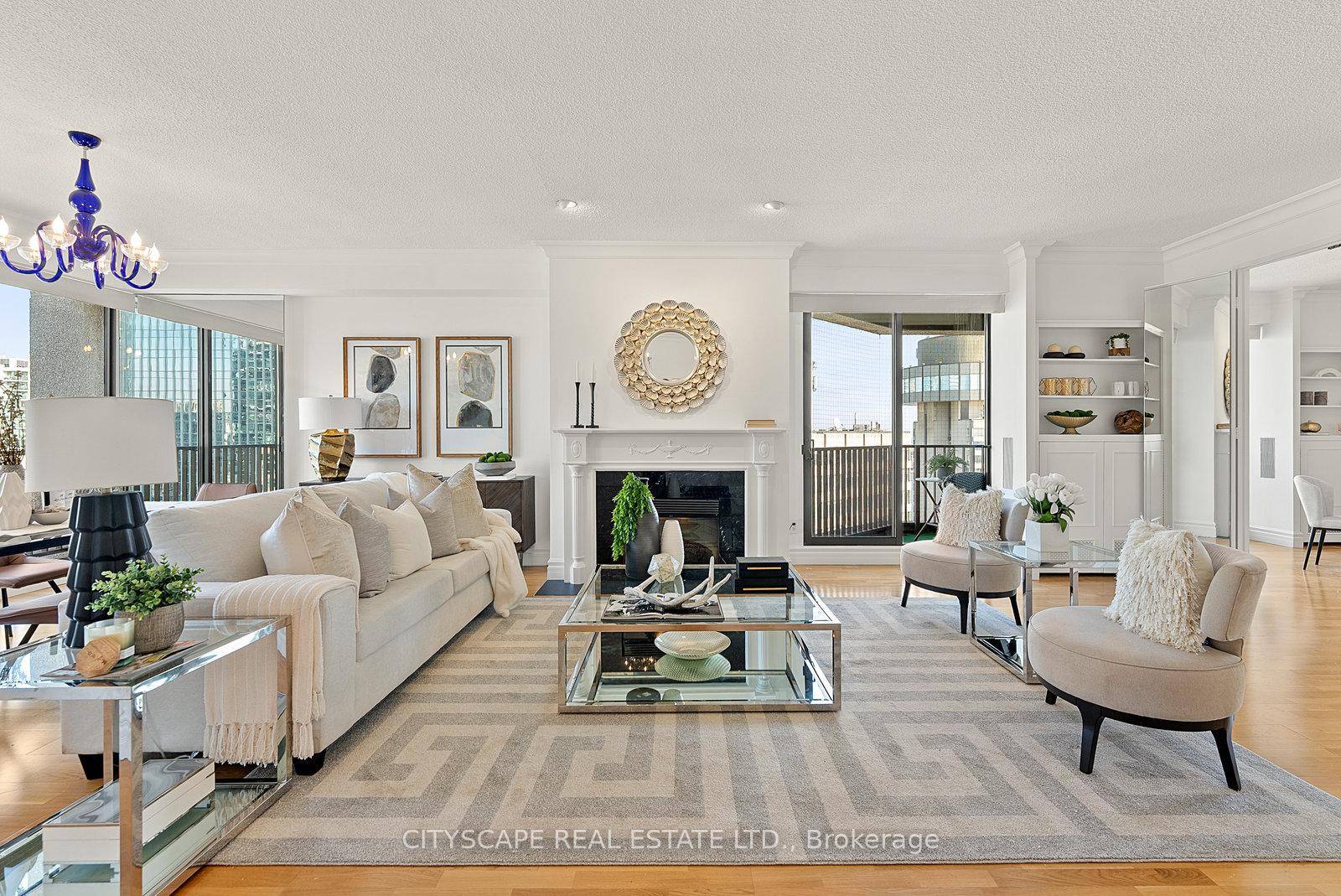 Welcome to this beautiful two storey penthouse at the prestigious Harbour Front !