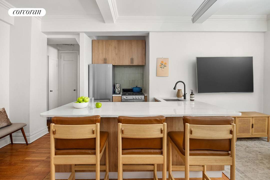 118 8th Avenue, Apt 1C This refined one bedroom apartment has all the charm you would expect from one of Park Slope's premier prewar buildings.