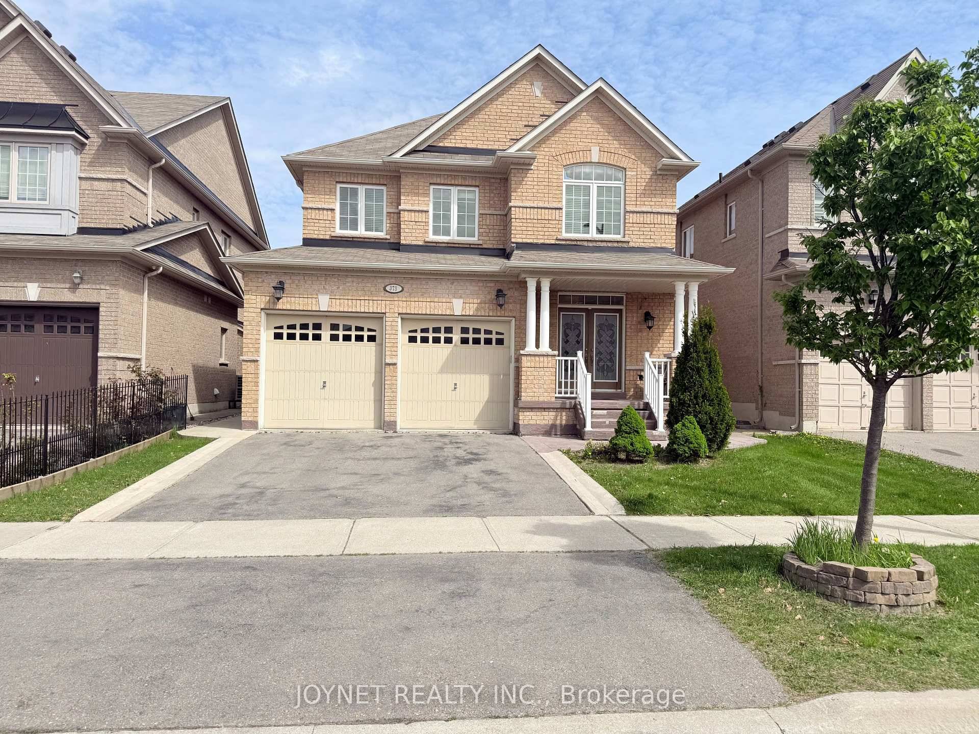 Cozy, Well Maintained, Sunlight Filled 4 Bedroom, 4 Washroom.