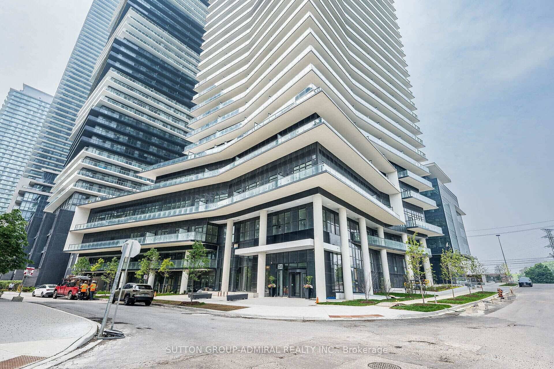 This stunning new waterfront community offers fantastic views of the lake and the city.