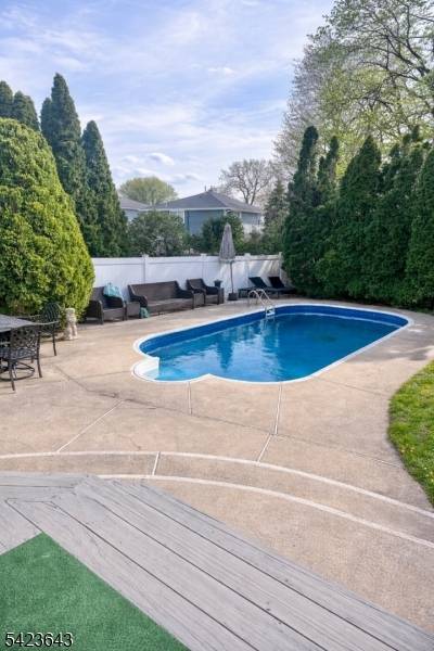 Welcome to this well maintained split level home in a desirable Clifton neighborhood.