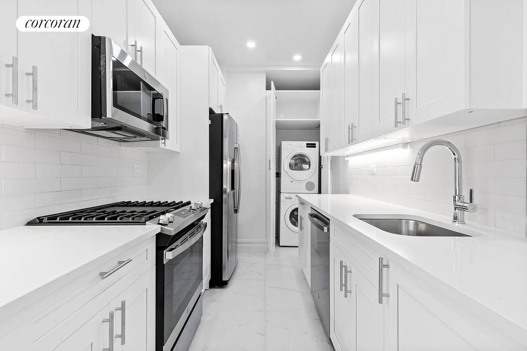 Exceptional High Floor Corner Residence with Open Views Sponsor Unit No Board Approval Welcome to The Clayton, where prewar elegance meets contemporary luxury.