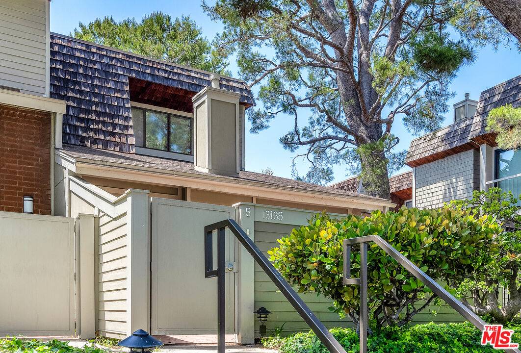13135   Mindanao Way 2BR Marina Del Rey La