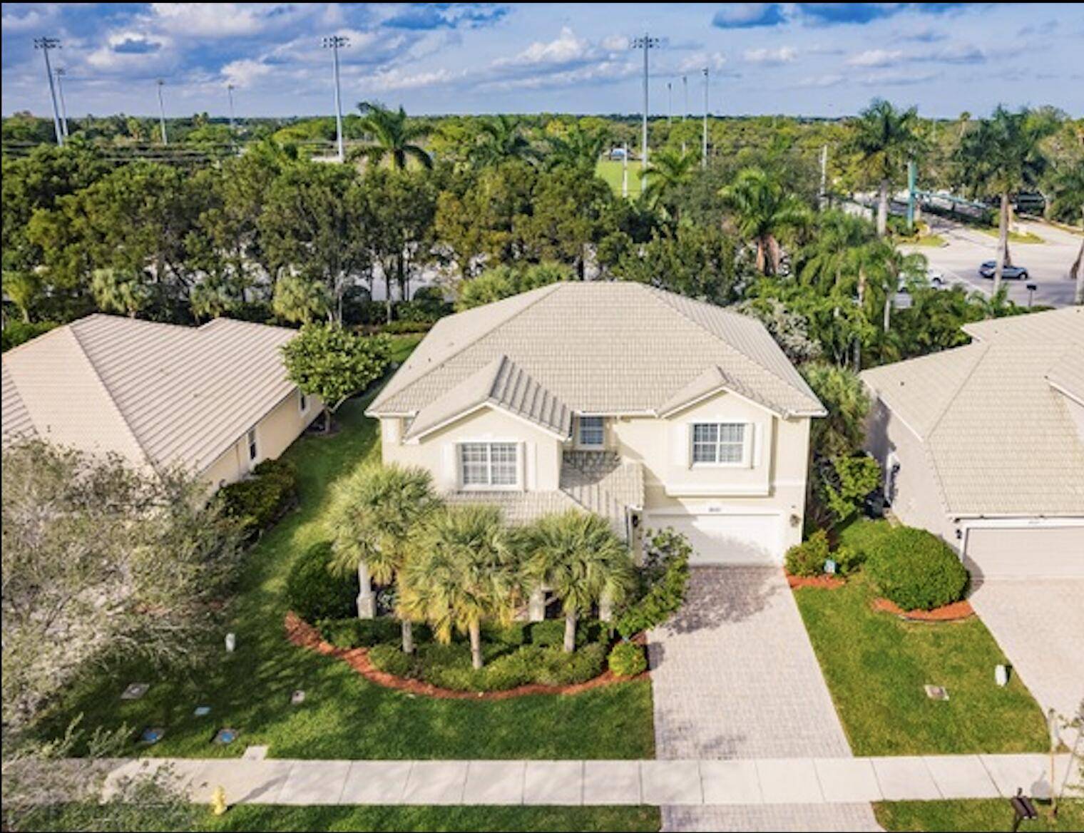 Welcome to 8503 Portobello Lane, Your Palm Beach Gardens Retreat !