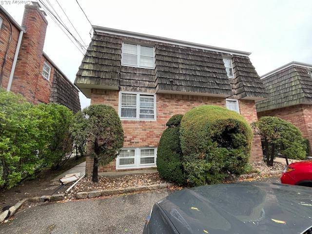 Two Bedroom, 2. 5 Bathroom Apartment Close to Manorhaven Park.